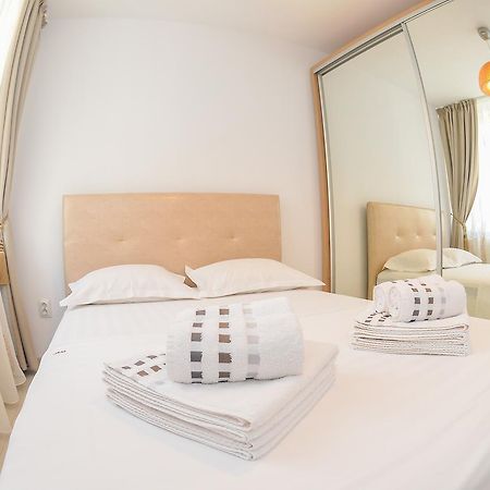 University Square Accommodation Bucureşti Ngoại thất bức ảnh